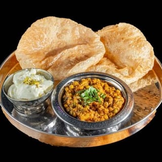 Undhiyu-Puri-Shrikand